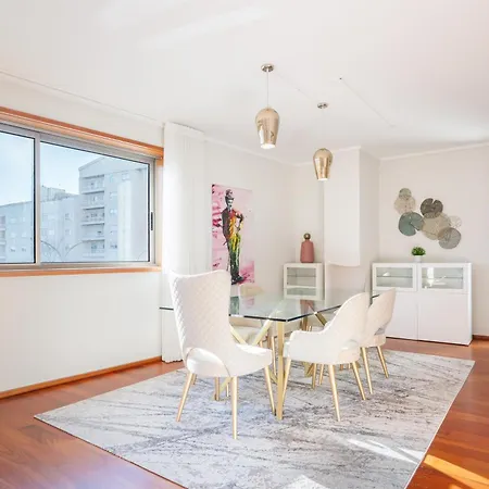 Host Wise - Gorgeous Spacious Flat - Ace Location Apartment